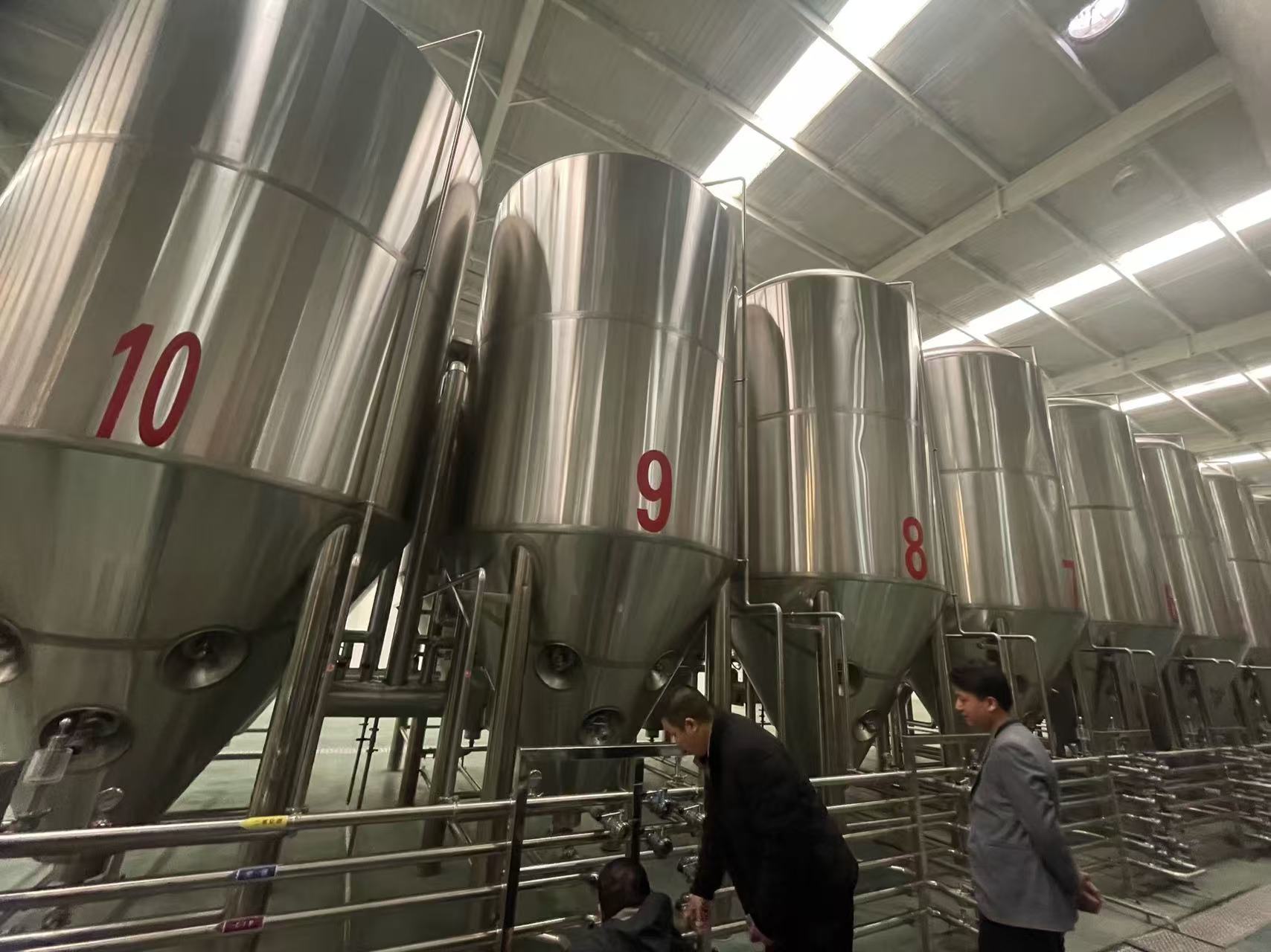凤庆精酿啤酒设备厂—平面布置、设备设计、制造、调试、培训等一条龙服务
